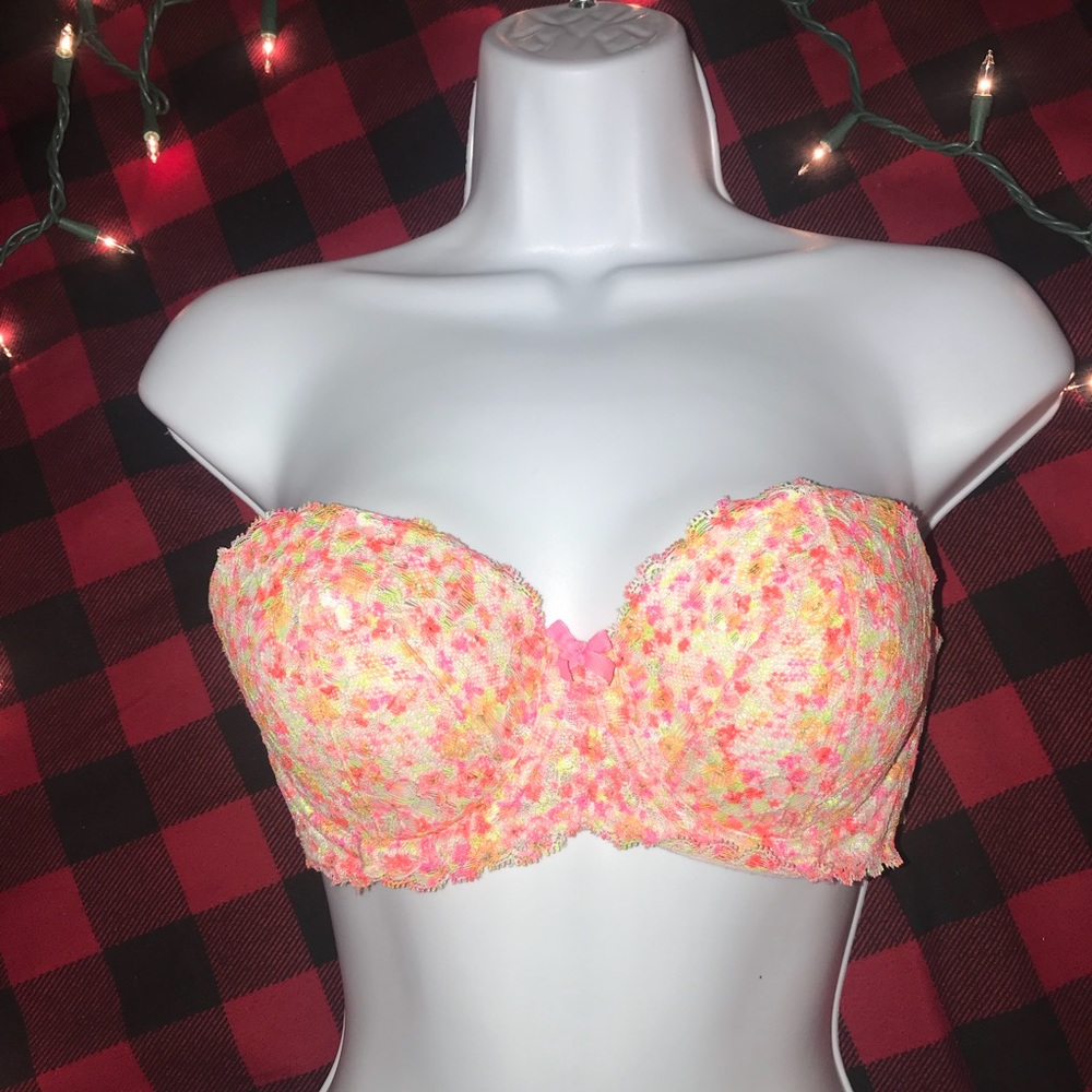 Victoria’s Secret strapless bra